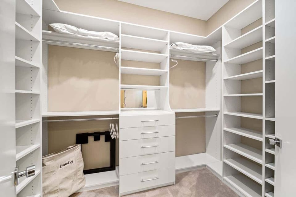 Storage for clothes and luggage