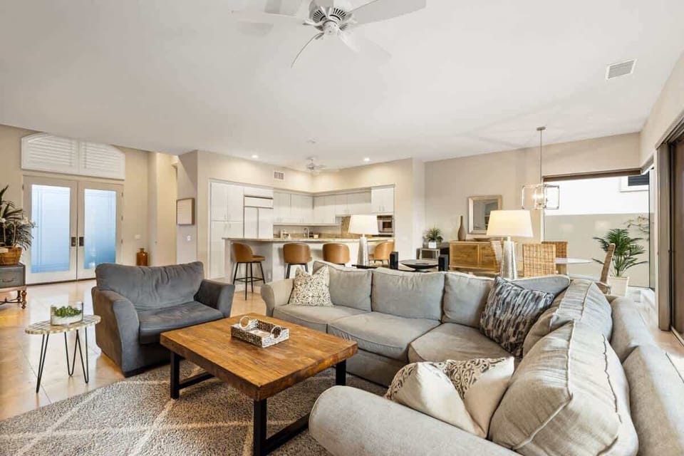 Open plan living & dining