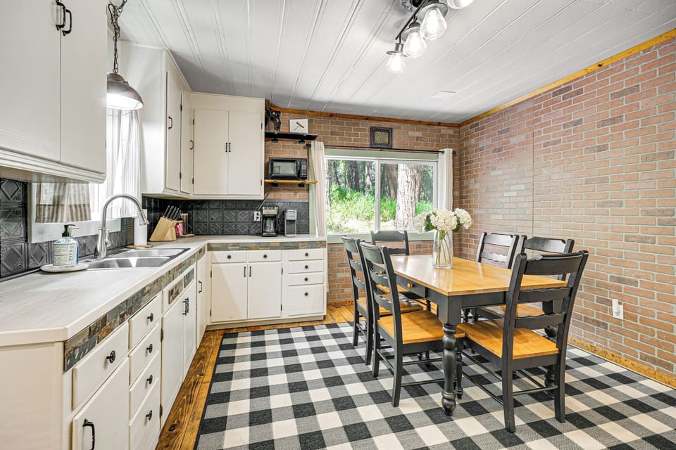 Dining Area | Kitchen | Cooking Basics Supplied