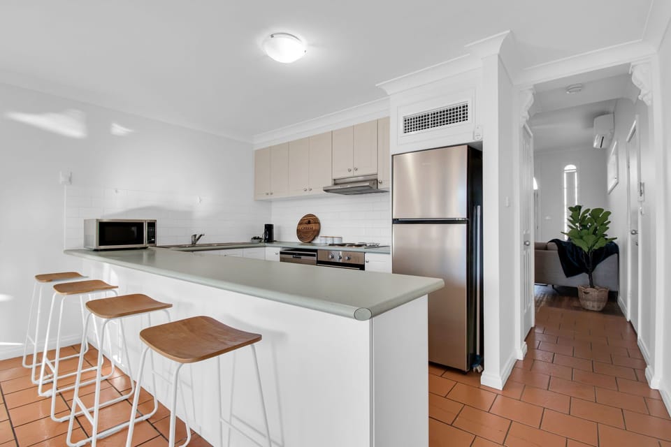 Kitchen, Breakfast Bar + Coffee Machine