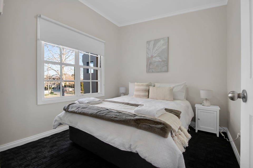 Bedroom 3 - Queen Bed + BIR