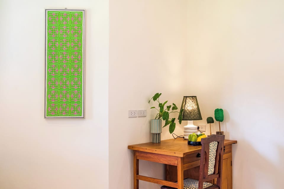 Classic Double or Twin Room, Garden View | Living area