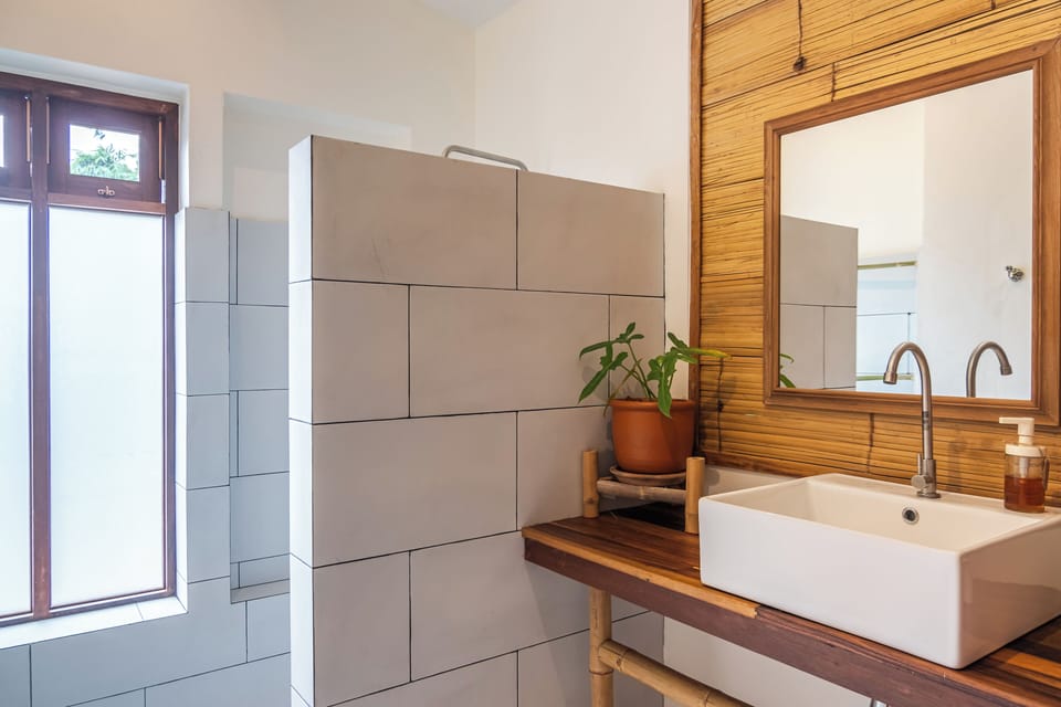 Classic Double or Twin Room, Garden View | Bathroom | Shower, free toiletries, hair dryer, slippers