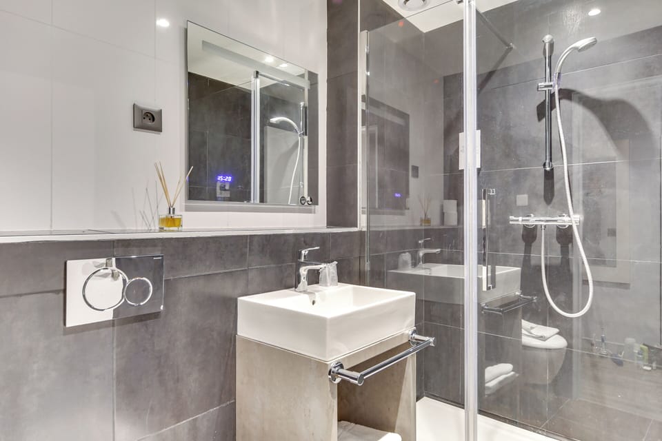 Shower, towels, soap, shampoo