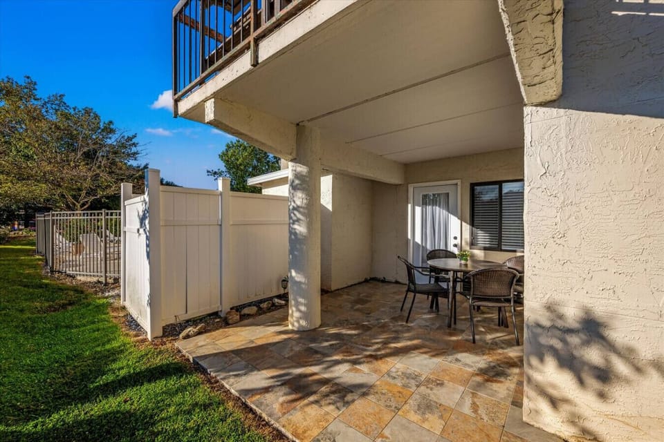 The outdoor patio is the perfect space for a morning cup of coffee and relax with mountain and city views.