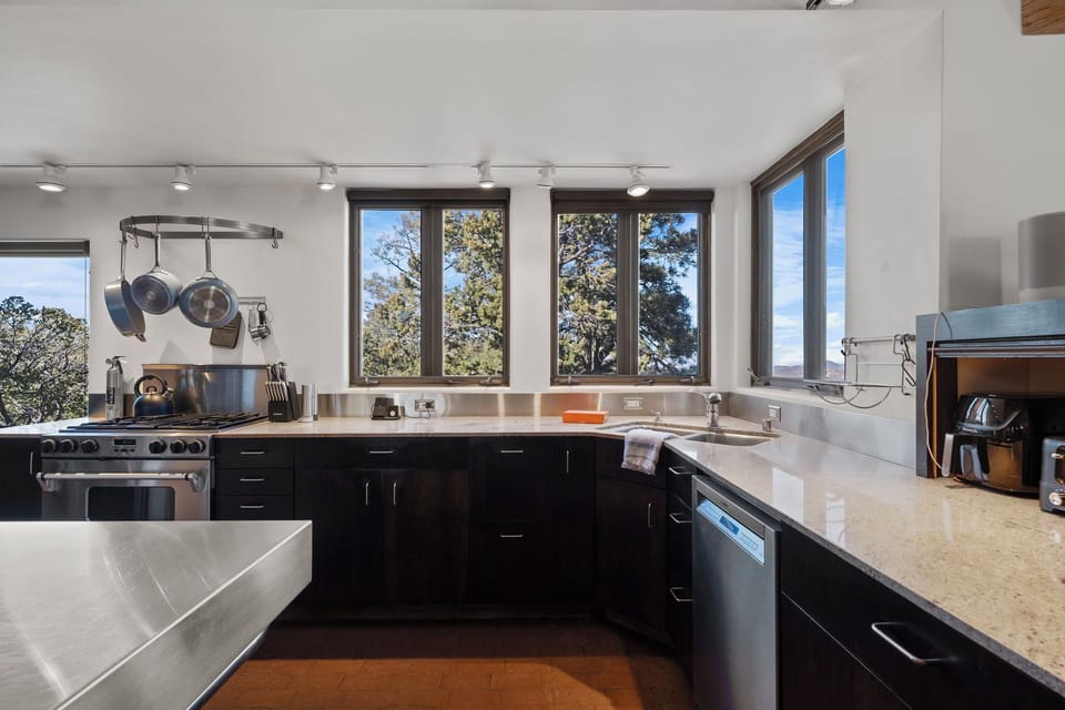 Large Kitchen - perfect for preparing family meals.