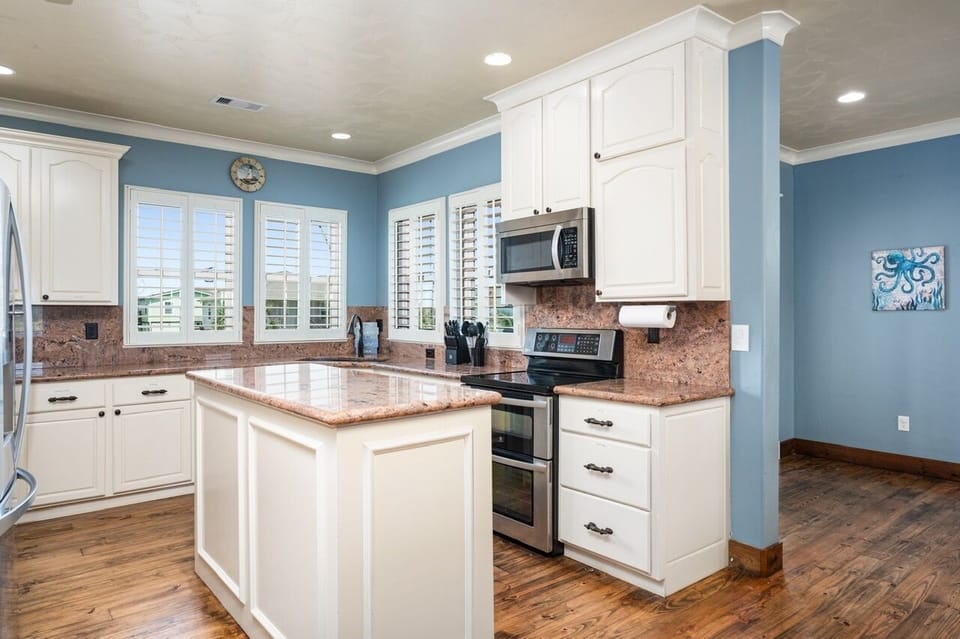 House, 4 Bedrooms | Private kitchen | Fridge, coffee/tea maker, toaster