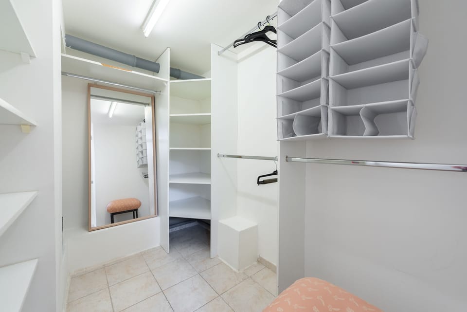 Deluxe Apartment | Wardrobe