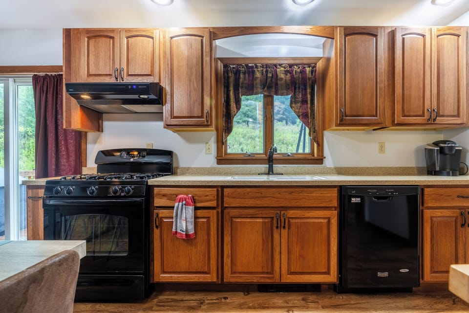 All appliances for enjoying meals at the home.