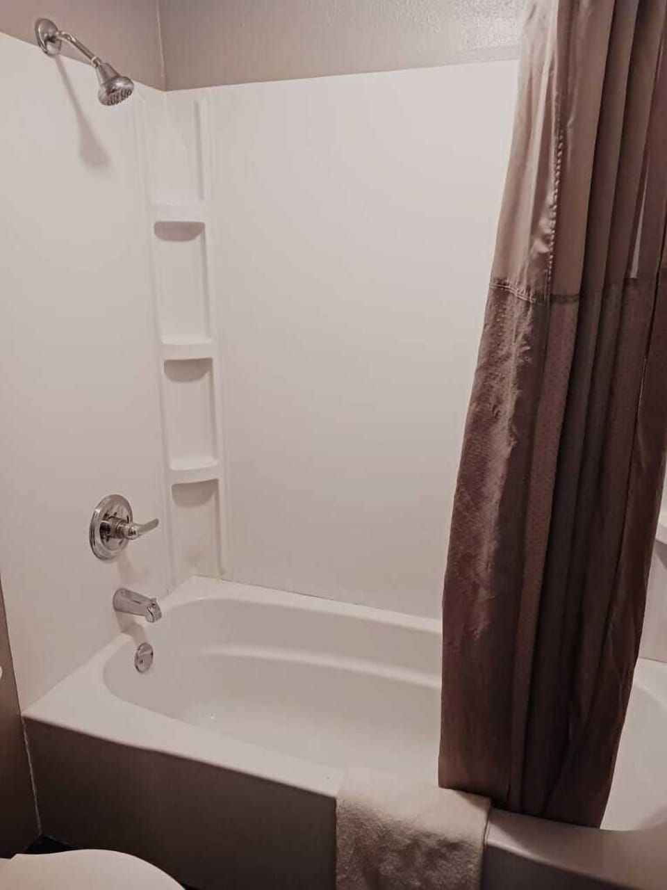 Standard Single Room, 1 Queen Bed | Bathroom | Towels, soap, toilet paper