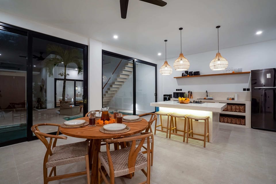 Basic Villa | Dining