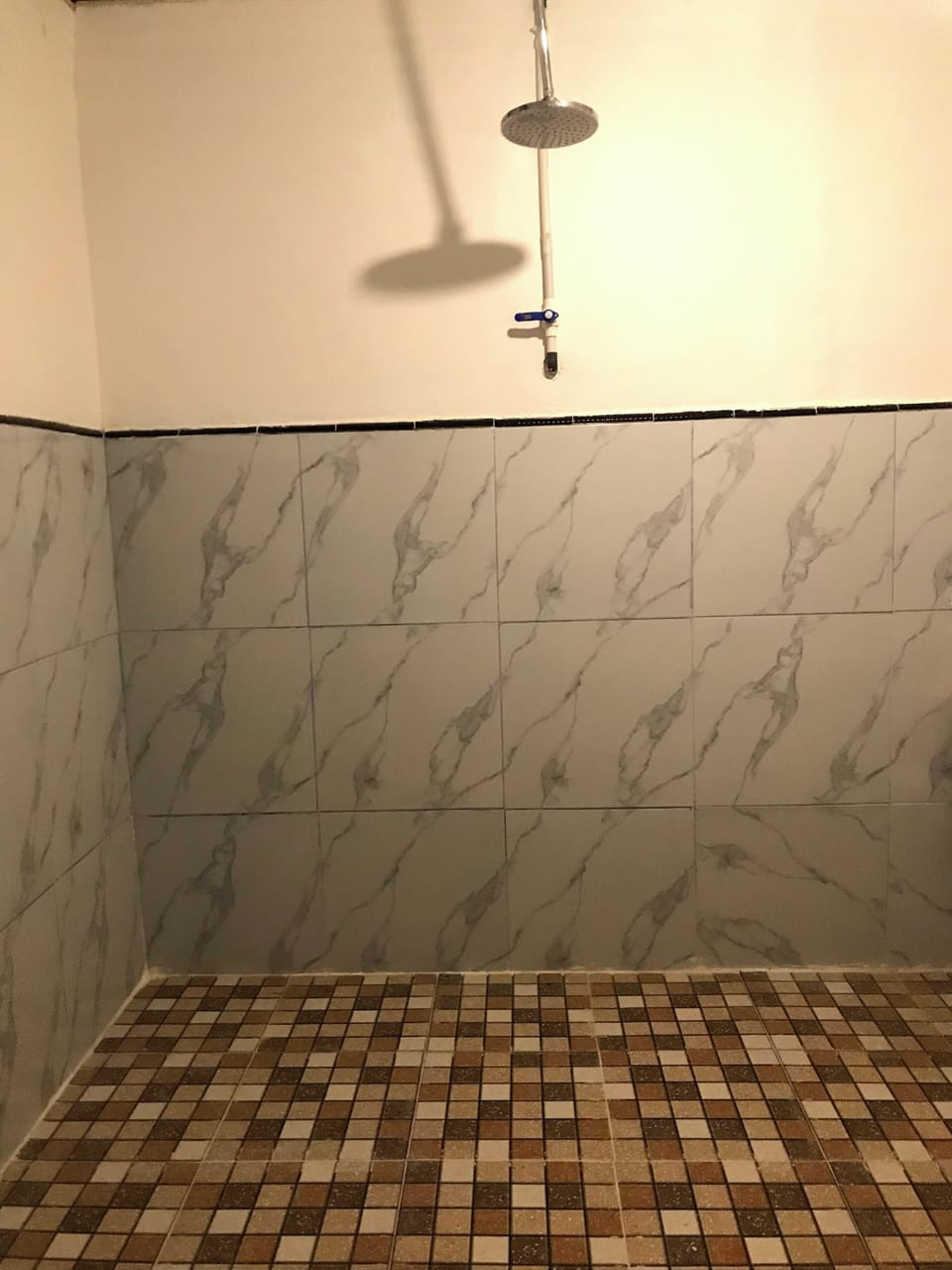 Business Twin Room | Bathroom | Shower, rainfall showerhead, free toiletries, slippers