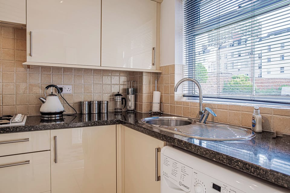 House, City View | Private kitchen | Toaster