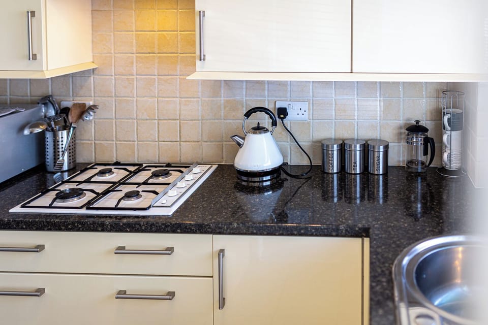 House, City View | Private kitchen | Toaster