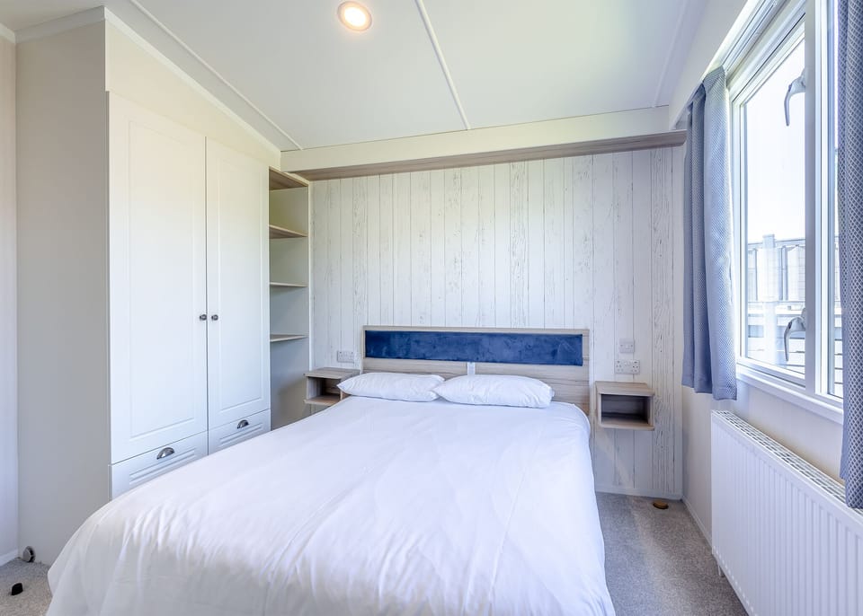 Bedroom, Bed, House