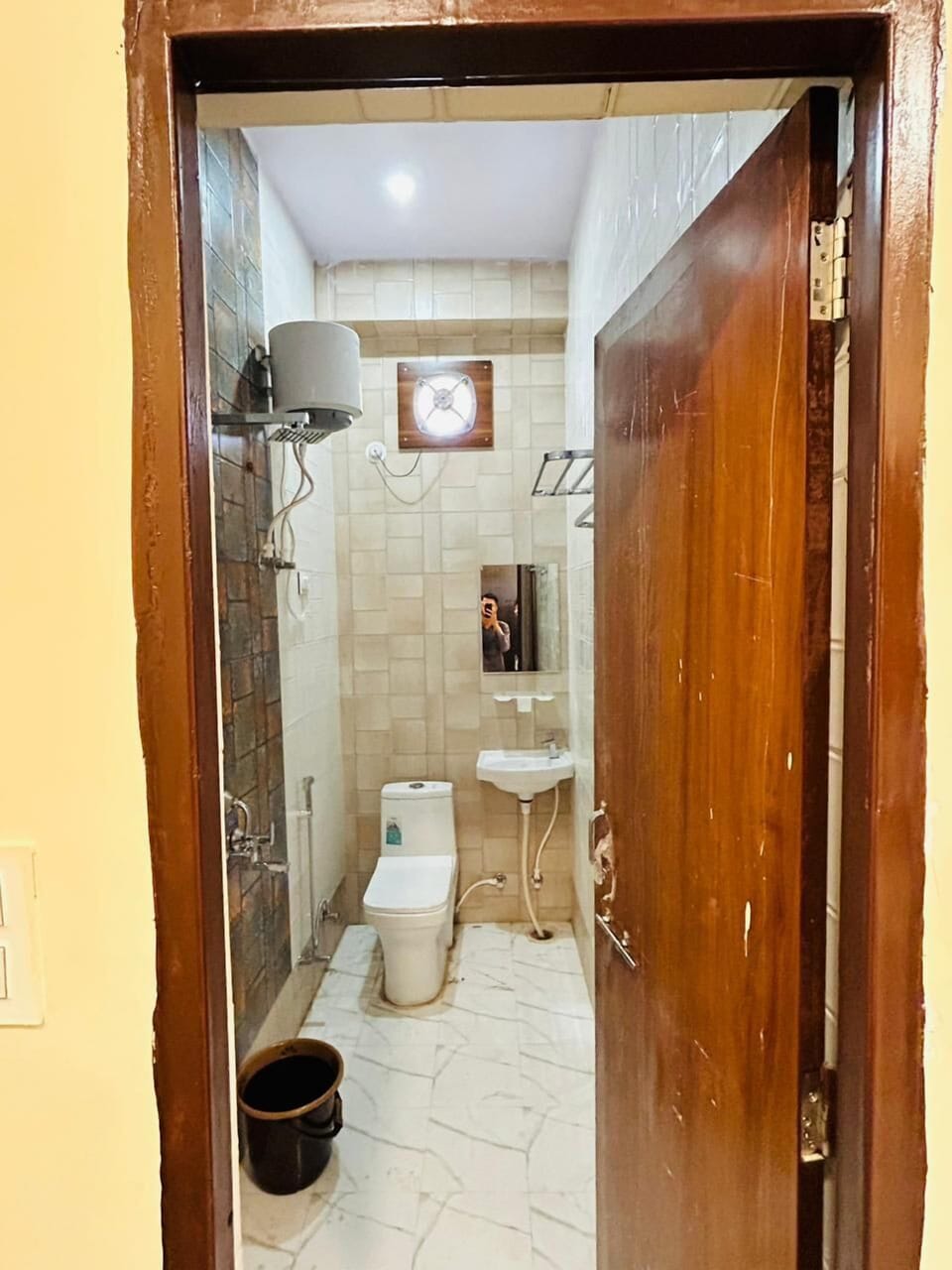 Shower, free toiletries, towels, soap