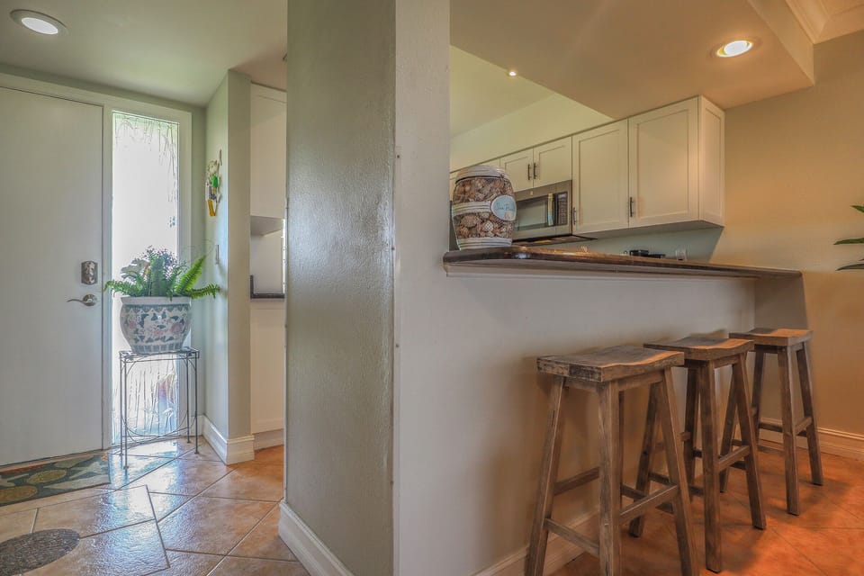 Breakfast Bar is the perfect spot to make your plans for your day at the beach