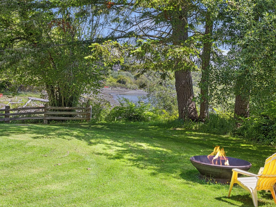 Relax in the sunny yard

*Firepit use is not allowed May-September due to County firebans