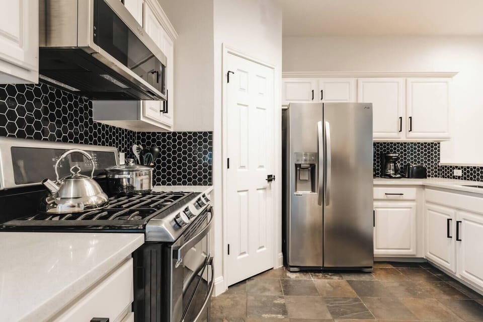full gourmet kitchen for cooking
