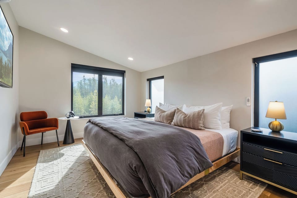 Step into the primary king suite—where you can start and end your day on the right side of the bed. Thoughtfully designed with crisp linens, blackout curtains, a TV, and a walk-in closet for a stay that feels like home.