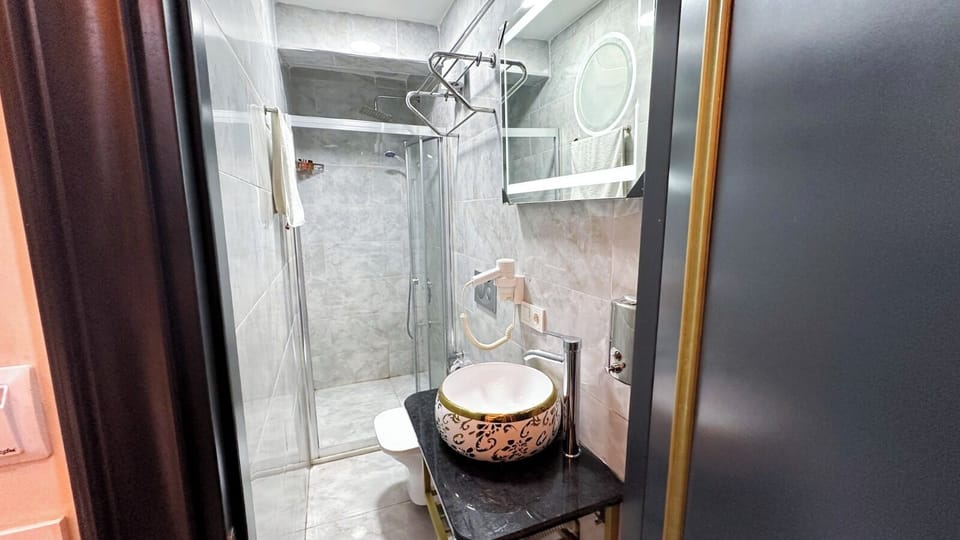 Superior Triple Room, Non Smoking, Balcony | Bathroom | Hair dryer, towels, soap, shampoo