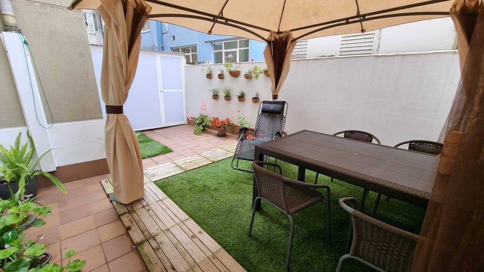 Apartment | Outdoor dining