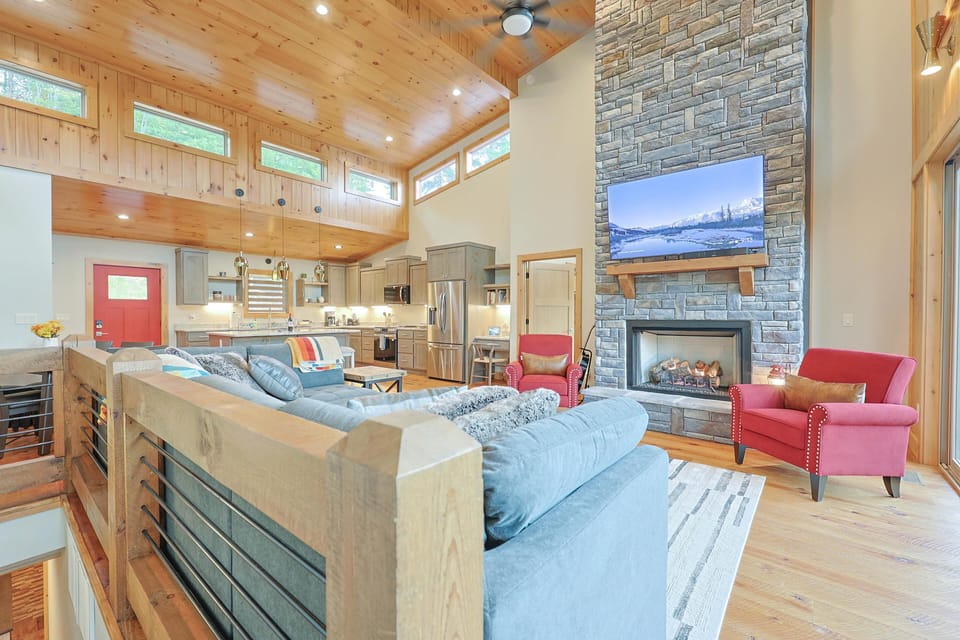 Grand and modern open design view views from every room