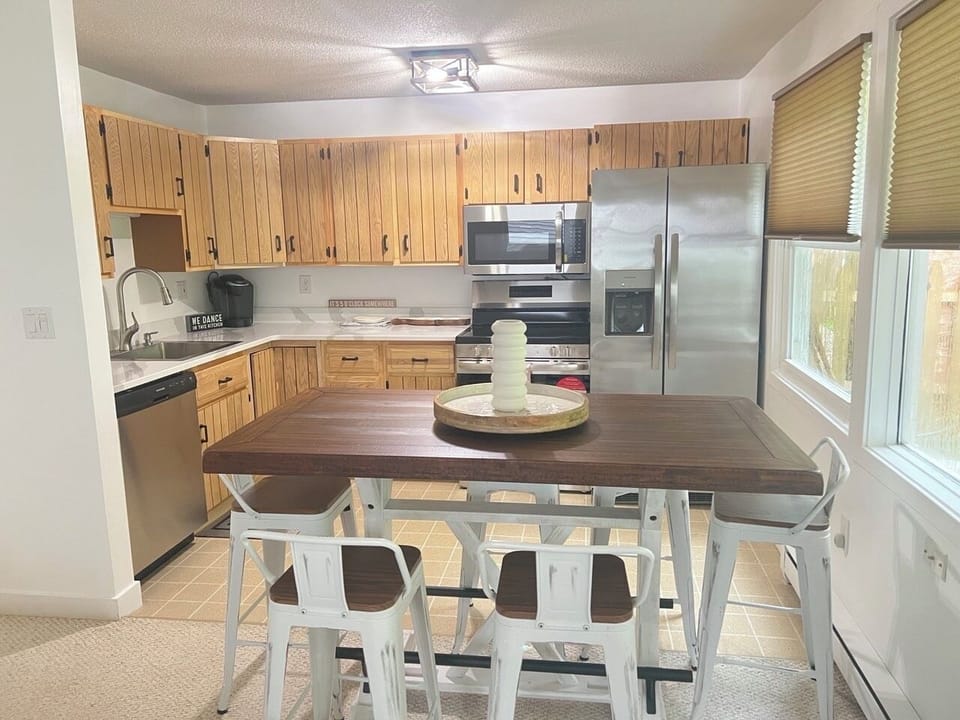 Full kitchen with stainless appliances and dining for the family.