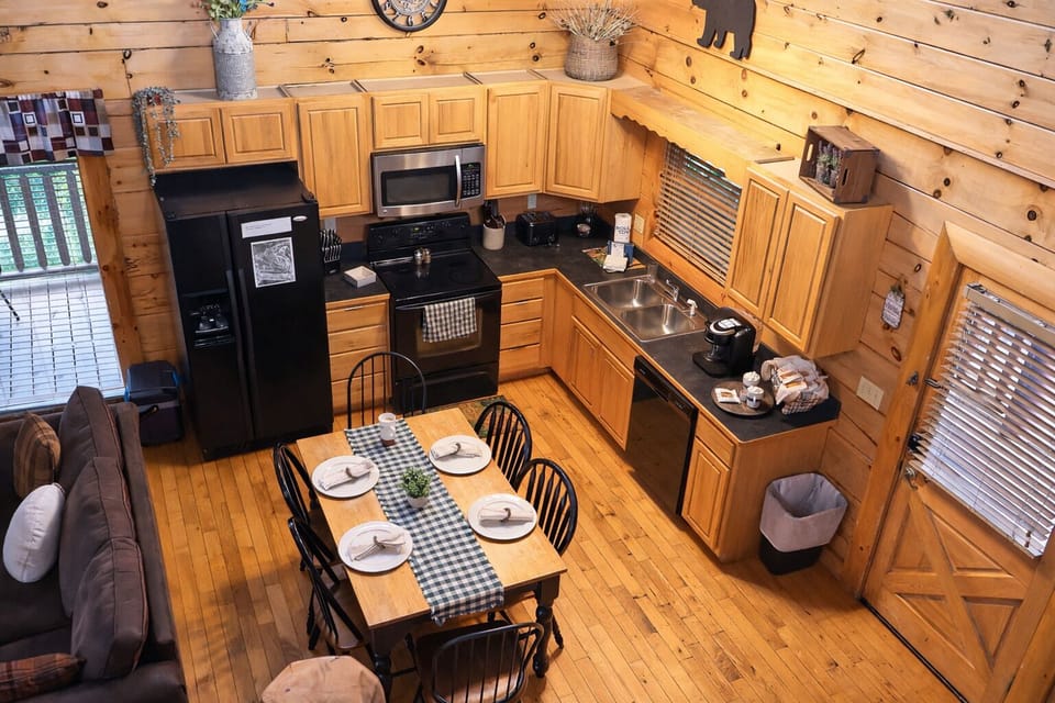 From above, every detail is ready for family meals and good times.