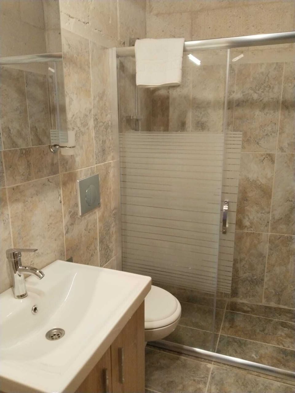 Standard Quadruple Room | Bathroom | Shower, hair dryer, towels, soap