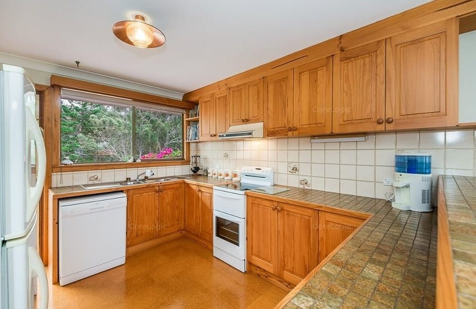 upstairs kitchen 