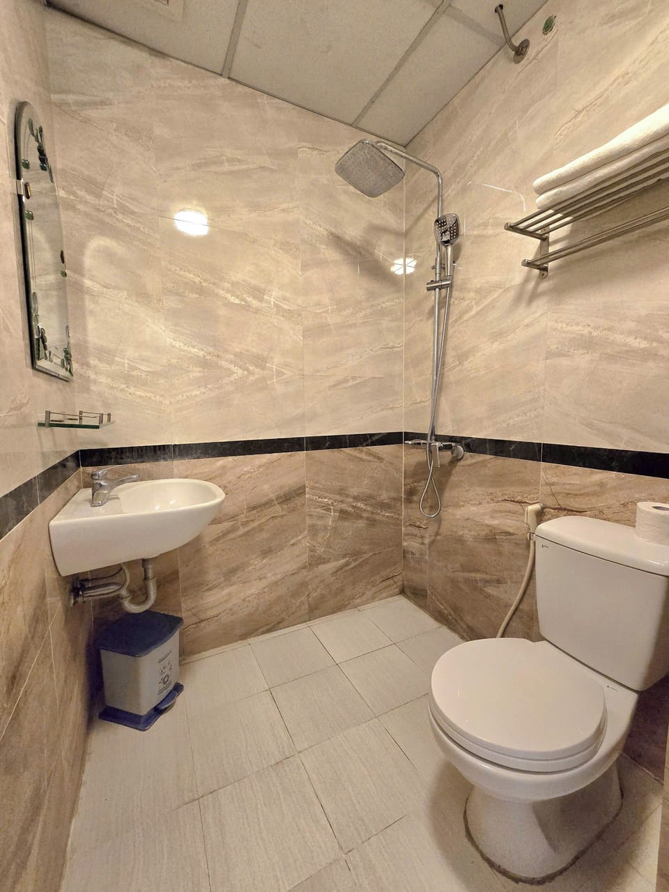 Slippers, bidet