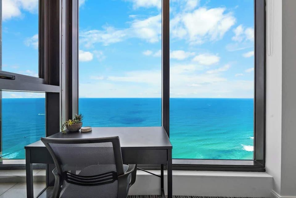 A dedicated desk facing the Ocean, imagine working or reading a book with this view!