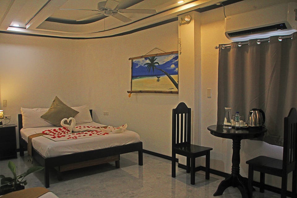Family Suite, Garden View | Desk, WiFi (free)
