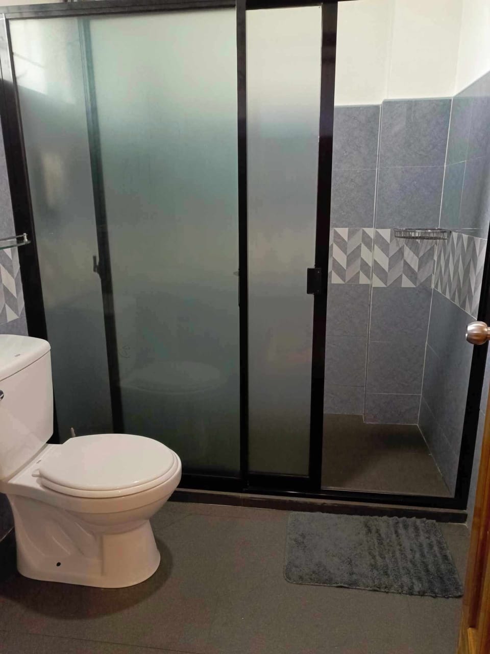 Family Suite, Garden View | Bathroom | Shower, hair dryer, bidet, towels