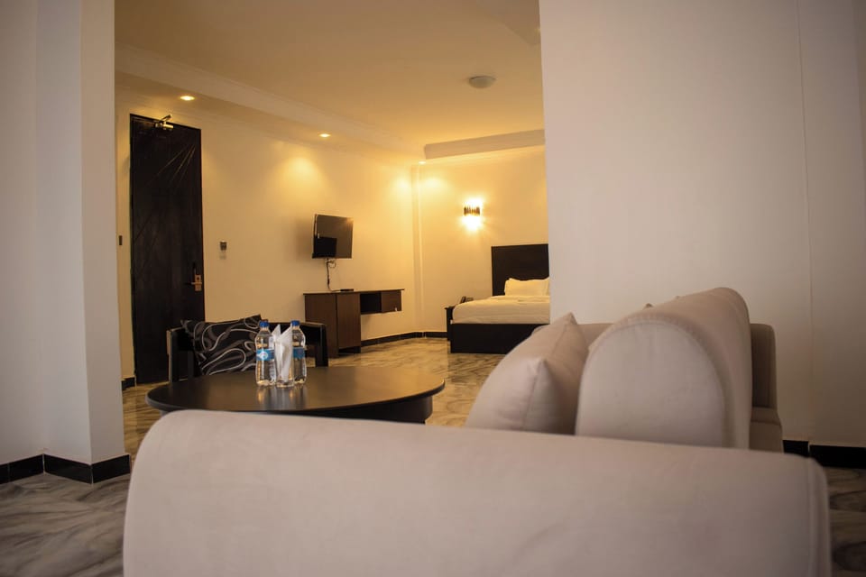 Single Room, Hill View | In-room dining