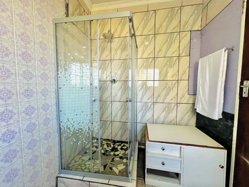Room, 1 Bedroom, Balcony, Garden View | Bathroom