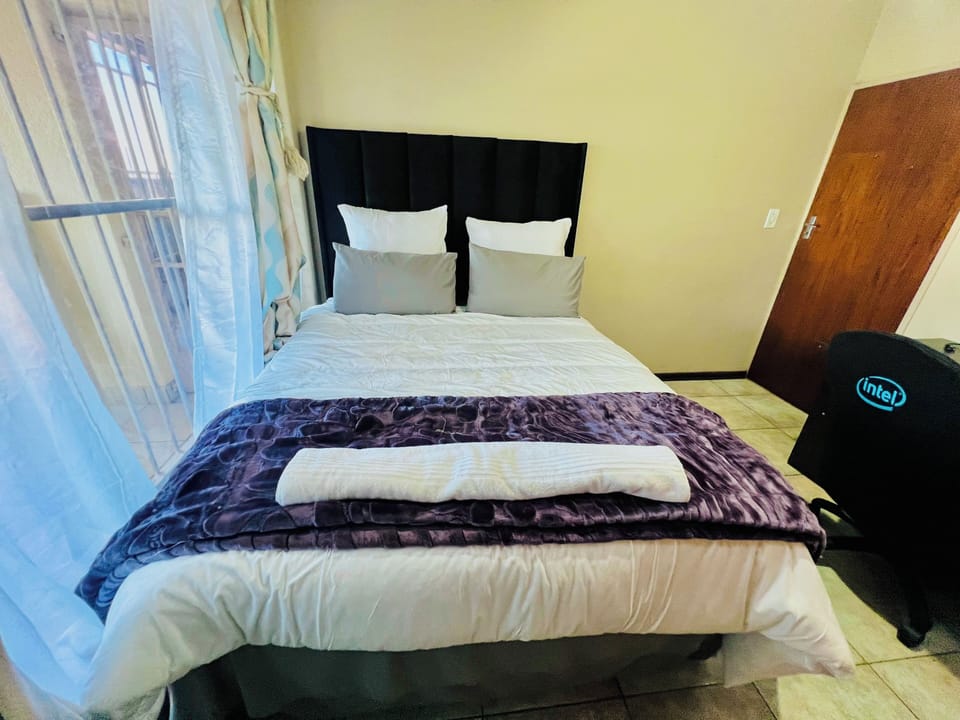 Room, 1 Bedroom, Balcony, Garden View | 1 bedroom
