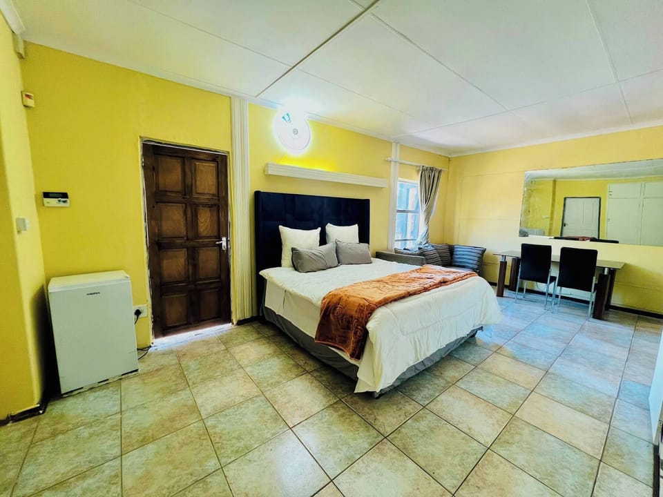Room, 1 Bedroom, Balcony, Garden View | 1 bedroom