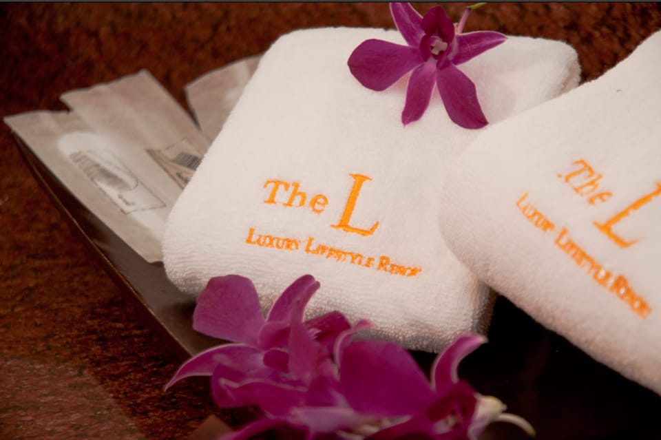 Couples treatment rooms, body treatments, aromatherapy, facials