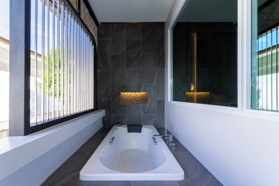 Premier Room, 1 King Bed, Bathtub | Terrace/patio