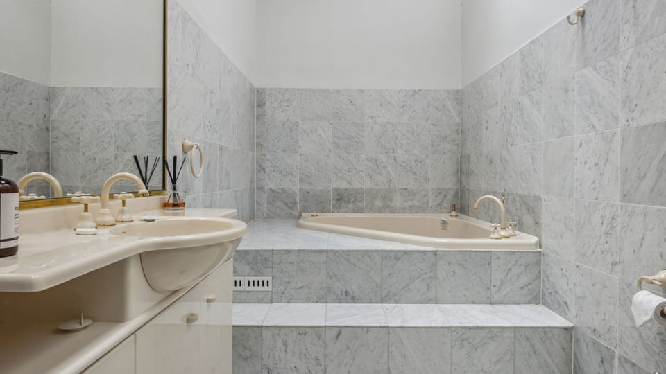 Master bedroom ensuite