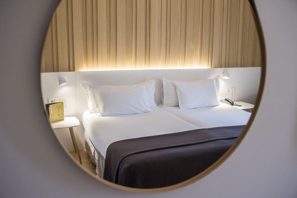 Comfort Room (Club) | Down comforters, minibar, in-room safe, desk