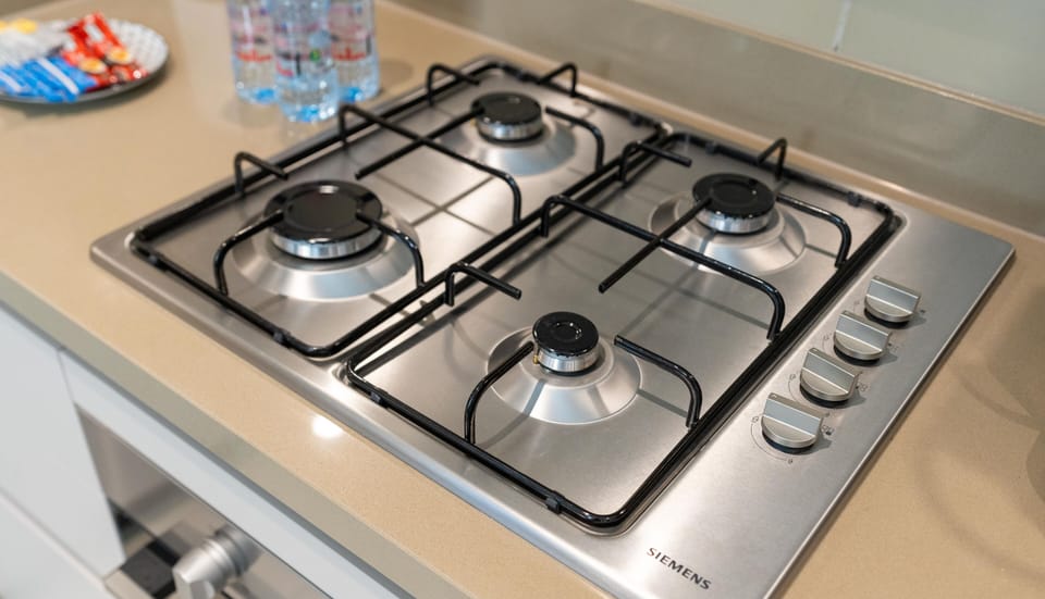 Comfort Apartment, 1 Bedroom, City View | Private kitchenette | Fridge, microwave, oven, stovetop