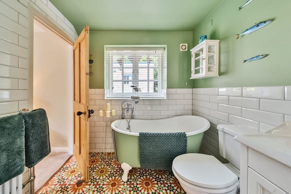 The Orangery, Charmouth: The family bathroom with separate shower enclosure