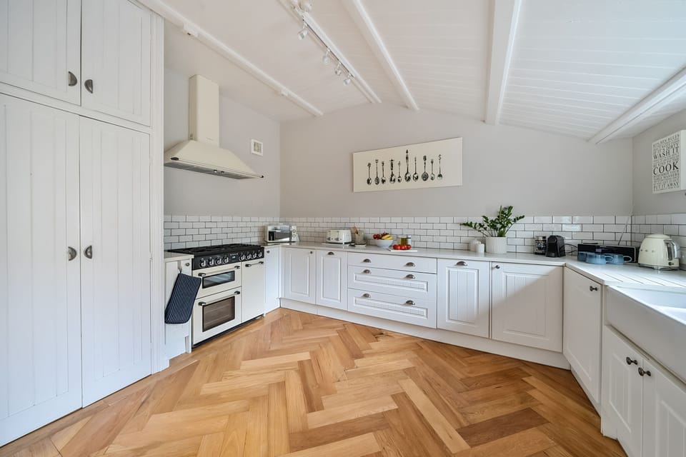 The Orangery, Charmouth: The kitchen with range cooker