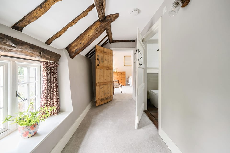 Dovehayes Cottage, Bourton: The first floor hall