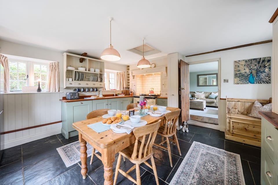 Dovehayes Cottage, Bourton: Step up to the sitting room from the kitchen