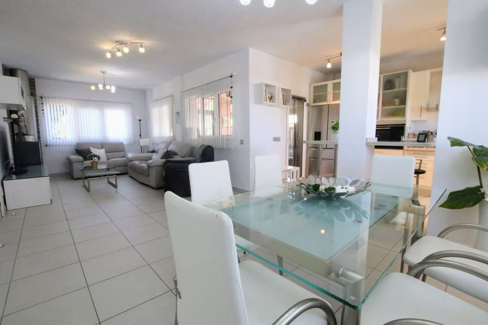 House | 6 bedrooms