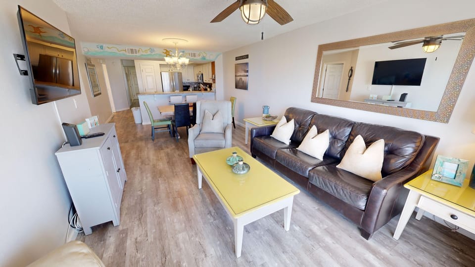 Condo, 3 Bedrooms | Living area